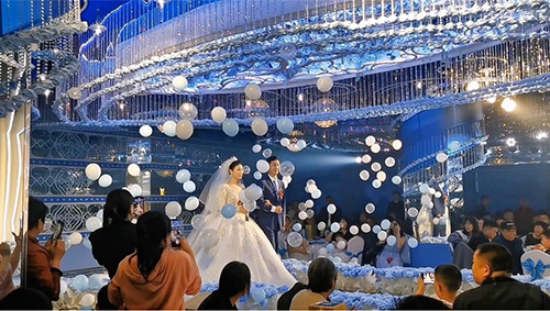 Bóng nổ tiệc cưới - Đá Khô Hoàng Lê Anh - Công Ty TNHH DV TM Đá Khô Hoàng Lê Anh